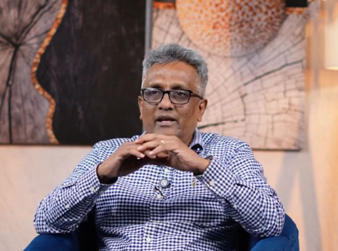 දේශපාලන විපරීතයින්ට දීප්තිගෙන් පිළිතුරක්