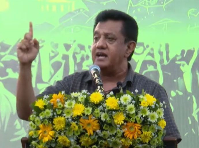 මේ ජාවාරම් කාරයින් ගේ ආණ්ඩුවට මධ්‍යම පන්තිය රැවටුණා - චරිත හේරත් (වීඩියෝ)
