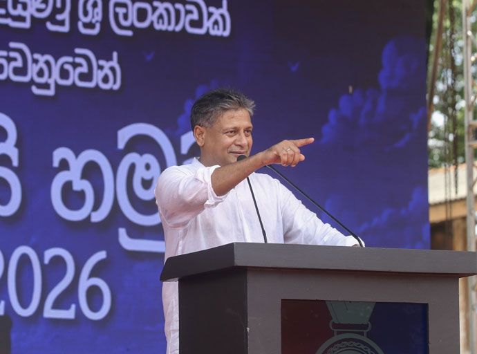 වම, මැද, දකුණ යා කළ ඒ අපුරු කතාව