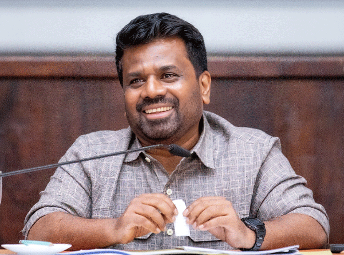 මතුවෙන අභියෝග ජය ගනිමින් ආපදාවෙන් විපතට පත්වූ ජනයා යළි පදිංචි කිරීම් කඩිනම් කරන්න - ජනපතිගෙන් උපදෙස්