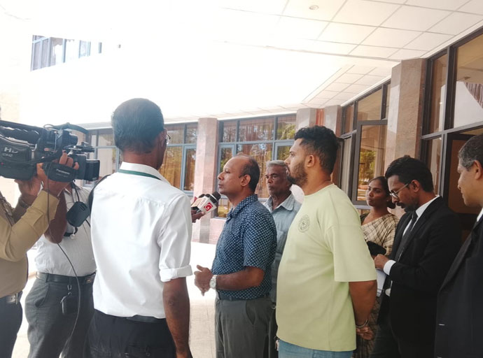 පෙරටුගාමී පක්ෂය රජයට එරෙහි ව නඩු පවරයි