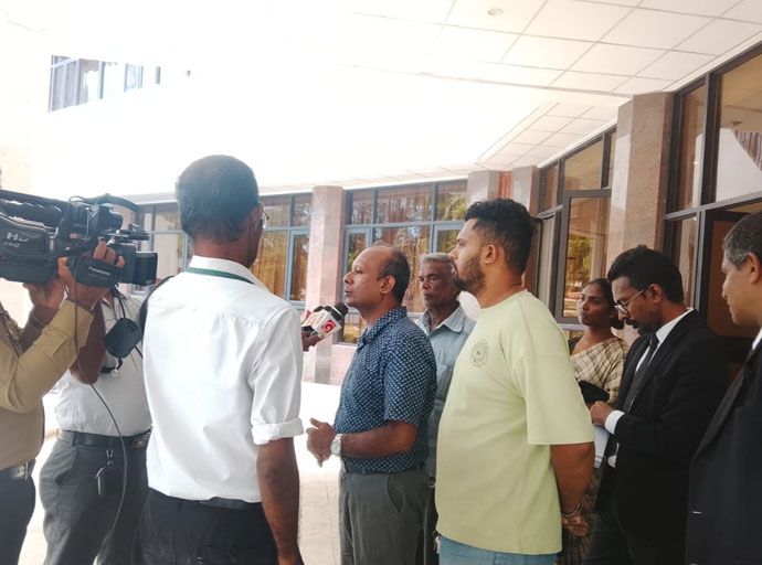 පෙරටුගාමී පක්ෂය රජයට එරෙහි ව නඩු පවරයි