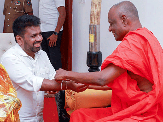 ආණ්ඩුව, අටමස්ථාන සිවුරෙන් ගෙල වැල ලා ගනී ද...?