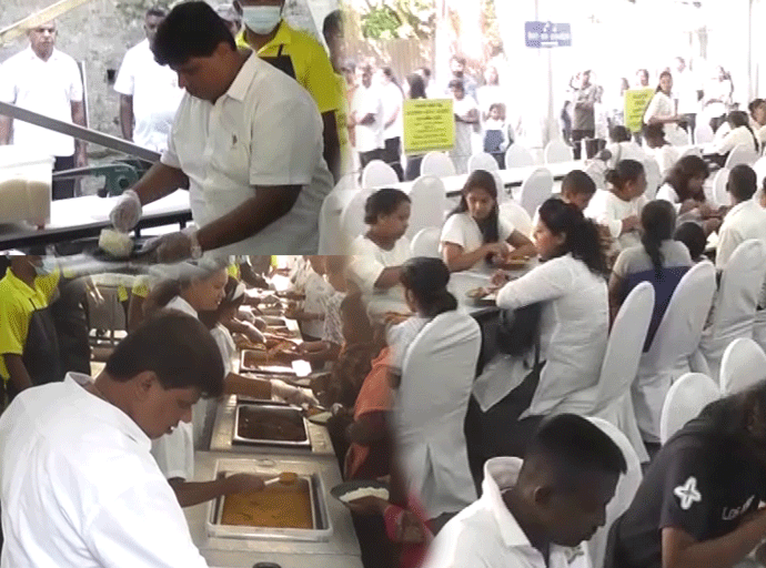මහනුවරට පැමිණෙන සැදැහැවතුන් වෙනුවෙන් ශ්‍රී දළදා මාලිගාවේ දී දිවා රාත්‍රී දන්සැලක්