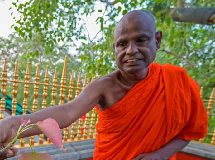 හිටපු අටමස්ථානාධිපති ගේ තනතුර තාවකාලිකව අත්හිටුවයි