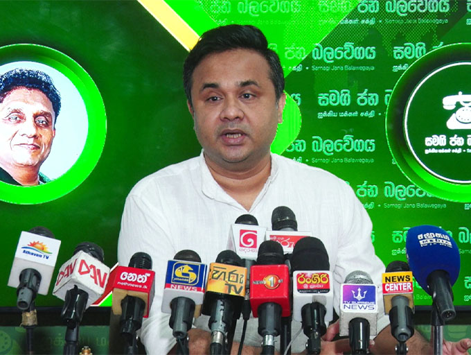 චරිත් අබේසිංහ 2023 වසරෙ දි ජනාධිපති නීතිඥ විජේදාස රාජපක්ෂ ගේ චේම්බර් එකේ ලේකම්වරයකු ලෙස කටයුතු කර තිබෙනවා - වරුණ රාජපක්ෂ