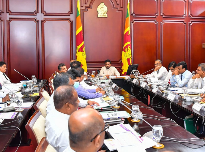 නිවාස, ඉදිකිරීම් සහ ජල සම්පාදන අමාත්‍යාංශයට අදාළ ප්‍රගති සමාලෝචනයක්