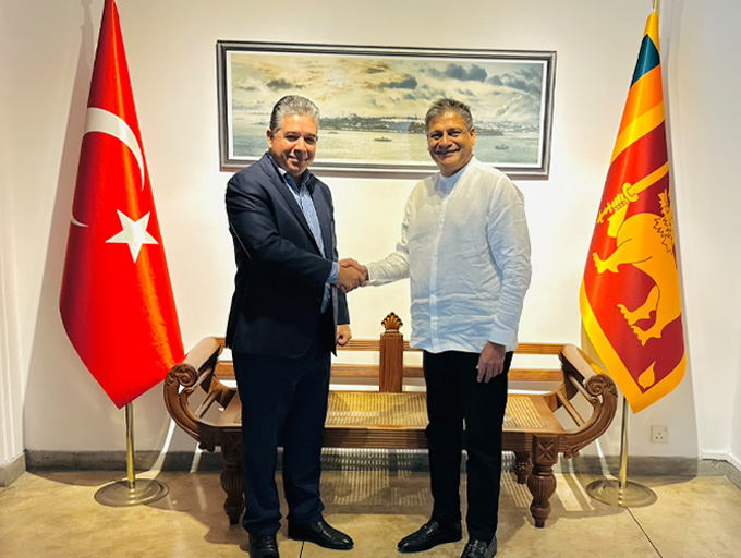 තුර්කි තානාපති සහ දිලිත් ජයවීර අතර හමුවක්