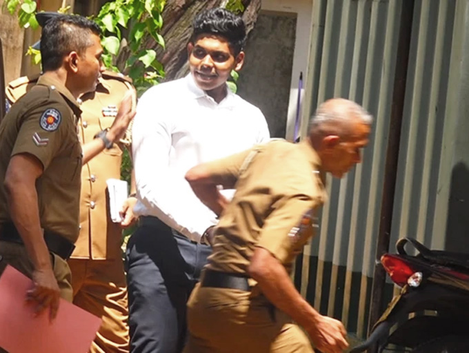 හිටපු රාජ්‍ය අමාත්‍ය ශාන්ත බණ්ඩාර ගේ පුතා, චීන ජාතිකයා ඇතුළු පිරිසට ඇප