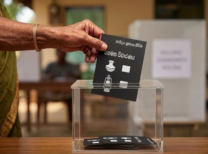ජනමත විචාරණයකට රුපියල් බිලියනයක් වැය වෙනවා;  සූදානමට මාස දෙකහමාරක් අවශ්‍යයි - රෝහණ හෙට්ටිආච්චි
