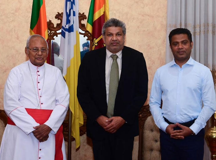 නලින්ද ජයතිස්ස සහ හර්ෂණ නානායක්කාර ඇමතිවරු කාදිනල් රංජිත් හිමිපාණන් හමුවෙති