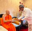 ඉමිතියාස් බාකර් මාකර් ගේ කෘති දෙකක් මල්වතු පාර්ශවයේ මහානායක හිමි වෙත පිරිනමයි