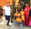 යුධ හමුදාධිපතිගෙන් කළ ඉල්ලීමකට අනුව පූර්ණ ආබාධිත රණවිරු බිරිඳකට රෝද පුටුවක්