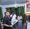 පෙරියතම්පනේදී දිවිපිදූ අභීත රණවිරුවාගේ පවුලේ සුවදුක් සොයා යුද්ධ හමුදාධිපති රණවිරු නිවසට