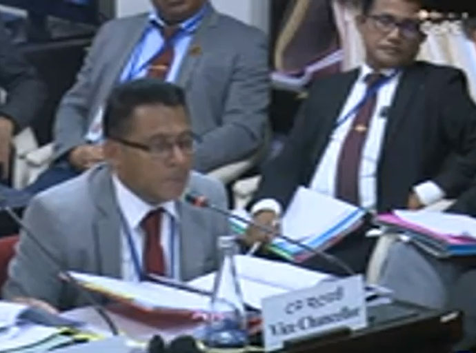 පේරාදෙණිය විශ්වවිද්‍යාලයේ හිටපු ප්‍රධාන ආරක්ෂක නිලධාරියා ගස් යන ලණු
