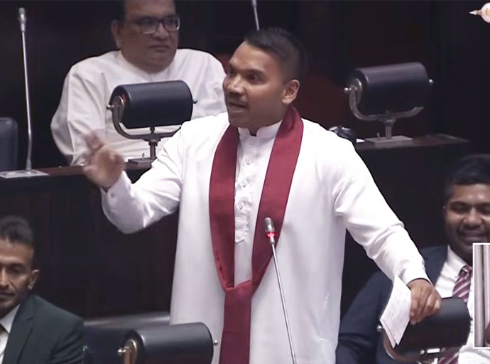 අසනීප වුණාම කොත්තමල්ලි බීලා ගෙදර ඉන්න කියන්න ජනාධිපතිතුමාට අයිතියක් නැහැ.  -  නාමල් රාජපක්ෂ