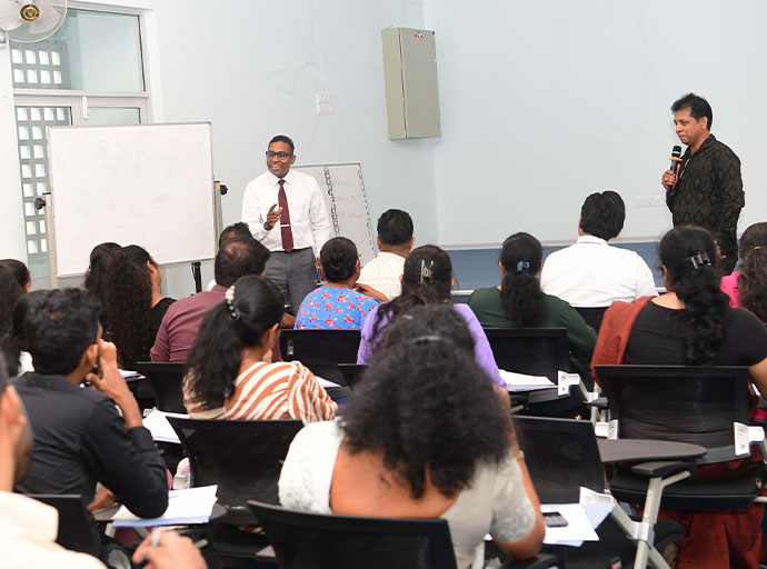 රෝහල් පද්ධතියේ සන්නිවේදන ඒකක ශක්තිමත් කිරීමට සහ බලගැන්වීමට නිලධාරී පුහූණු වැඩසටහන අරඹයි!