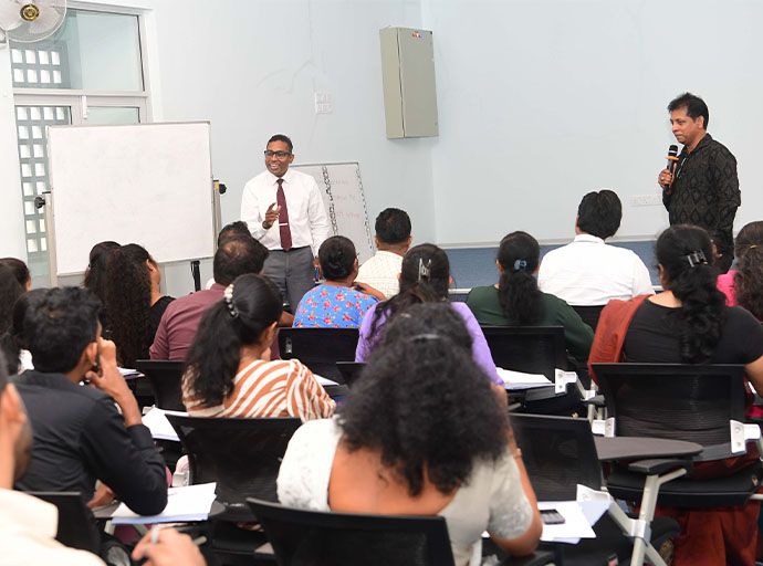 රෝහල් පද්ධතියේ සන්නිවේදන ඒකක ශක්තිමත් කිරීමට සහ බලගැන්වීමට නිලධාරී පුහූණු වැඩසටහන අරඹයි!