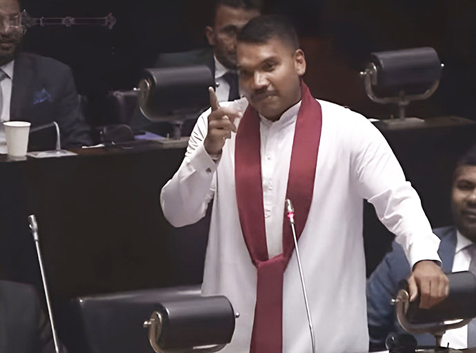ගත්තට පස්සෙත් කාලා, නැව් 19න් කෝටි 462ක් වටින ගල් අඟුරු අතුරුදහන්! - නාමල් රාජපක්ෂ