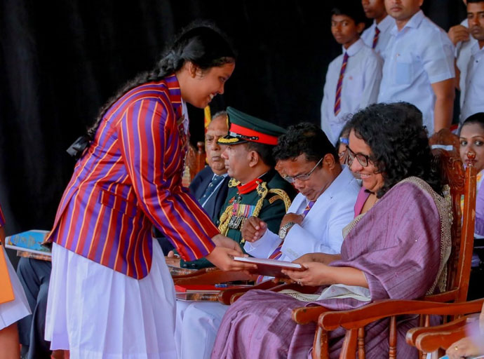 “අනාගත නායකයින් බිහි කරන ඉගෙනුම් පරිසරයක් නිර්මාණය කිරීම රජයේ අරමුණයි”