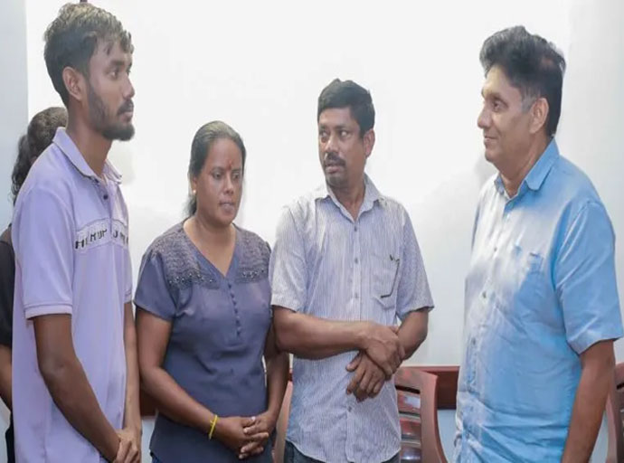 සිවරාසා අනෝජන් ගේ දෙමාපියන් විපක්ෂ නායකවරයා හමුවෙයි