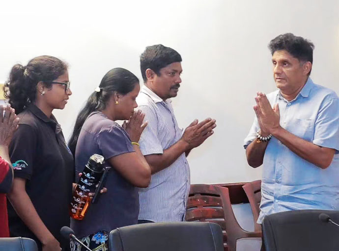 සිවරාසා අනෝජන් ගේ දෙමාපියන් විපක්ෂ නායකවරයා හමුවෙයි