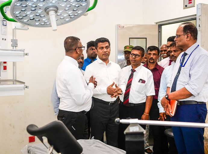 සෞඛ්‍ය හා ජනමාධ්‍ය අමාත්‍යවරයා මාන්කුලම් මූලික රෝහලේ විශේෂ නිරීක්ෂණ චාරිකාවක