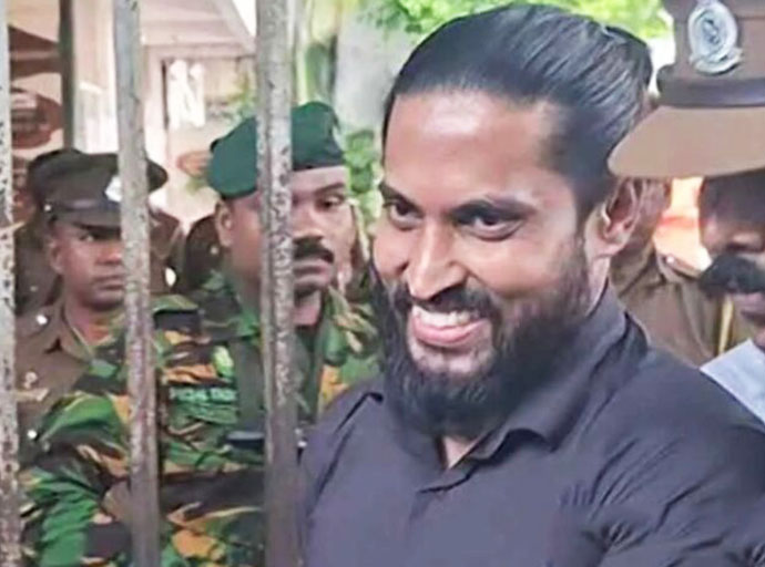 කෙහෙල්බද්දර පද්මේ මත්ද්‍රව්‍ය ජාවාරම් ගැන ලියු පොත් 8 ක් රස පරික්ෂකට