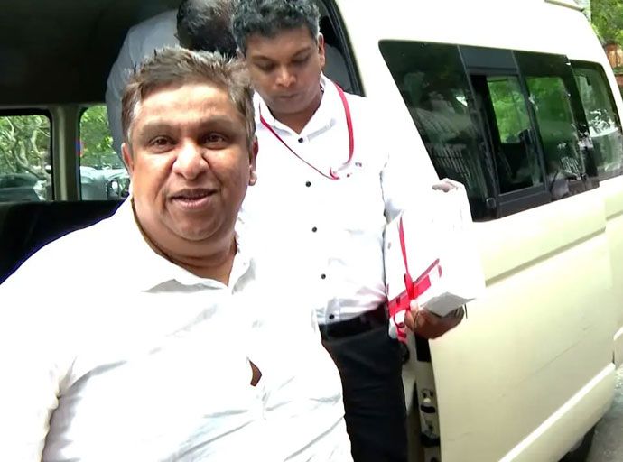 "අල්ලස් සිද්ධියට චාමර සම්පත් රක්ෂිත බන්ධනාගාරයට!
