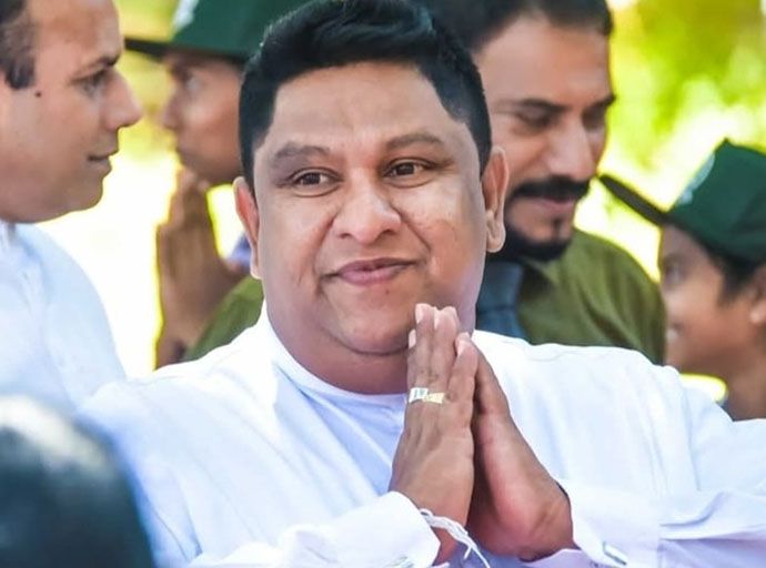චාමර සම්පත් අල්ලස් කොමිසමේ අත්අඩංගුවට!