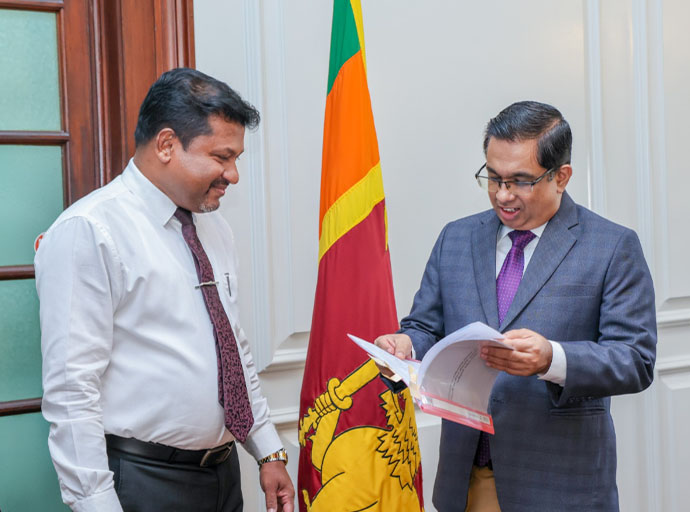 බන්ධනාගාර නීති යාවත්කාලීන කිරීමේ විශේෂ වාර්තාව ජනාධිපති ලේකම්ට භාර දෙයි