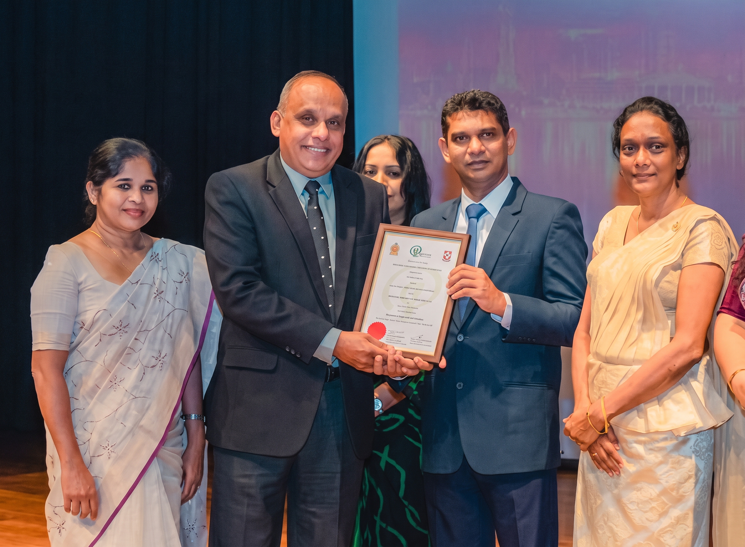 ජාතික ඵලදායීතා සම්මාන උළෙලේදී වතුපිටිවල අපනයන සැකසුම් කලාපයට විශිෂ්ට ඇගයීමක්