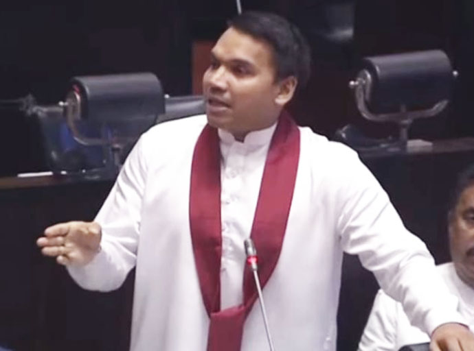 "සංවිධානාත්මක අපරාධකරුවන්ගේ ලාංඡන පච්චයක් ගහන් ඉන්නවා නම් අල්ලන්න පනතක් ඕනේද?" - නාමල් රාජපක්ෂ
