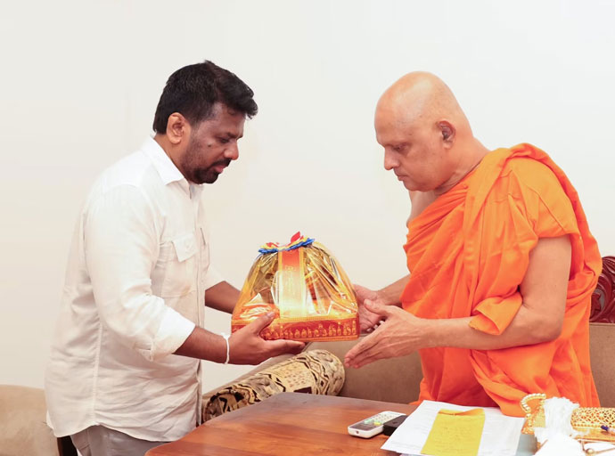 අනුරාධපුර පූජා භූමි සංවර්ධන ව්‍යාපෘතියේ ප්‍රගතිය සොයා බැලීමට ජනපති නිරීක්ෂණ චාරිකාවක!