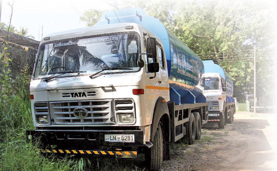 දන්කොටුවෙන් ඇල්ලූ බවුසර් දෙකේ පොල්තෙල් වලත් ඇෆ්ලටෝක්‌සීන් !