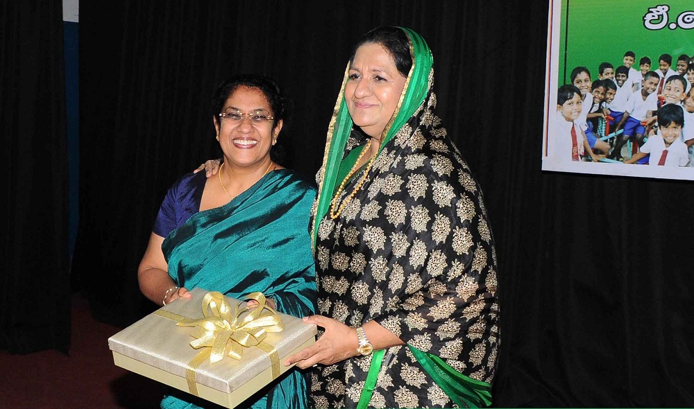 දවස් 56 ක මේ රටේ කඩා වැටීම : වචනයෙන් කියන්නත් බෑ , දවසින් කියන්නත් බෑ - තලතා 