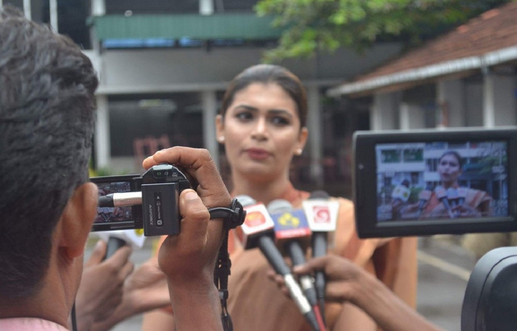 හිරුණිකාගේ වරෙන්තුව නැවත කැඳවයි : හිරු නාලිකාවේ බ්‍රේකින් නිව්ස් වාෂ්පයි !