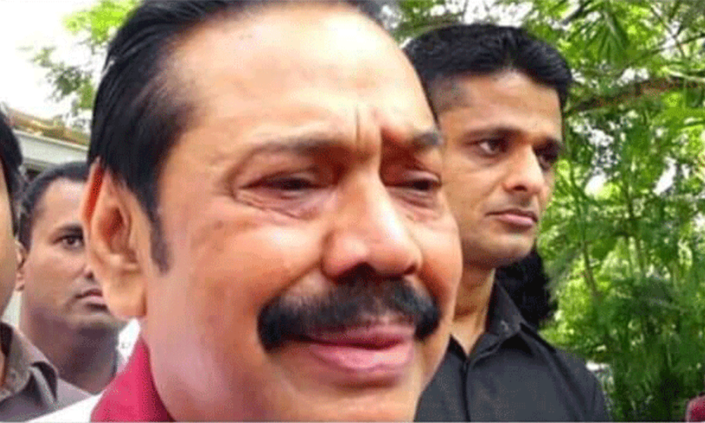 මහින්ද ඉල්ලා අස්වීමට සූදානම් : විපක්ෂ නායක ධූරයට හිතත් හදාගෙන !