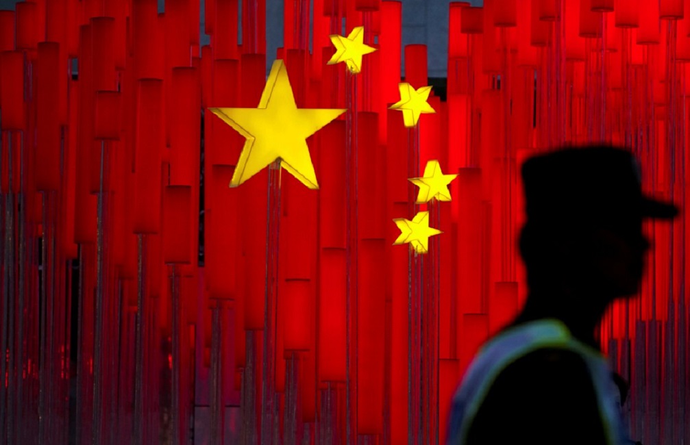 චීන්නු ලංකාවේ නීති විරෝධී සූදුවටත් බැහැලා !