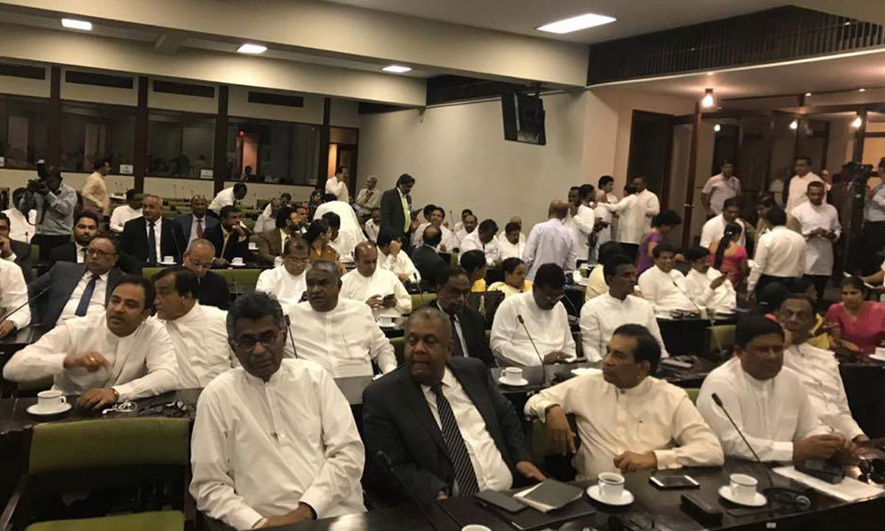 සිරිසේන - මහින්ද  කුමන්ත්‍රණයට එරෙහිව සියළු පක්ෂ එක පෙරමුණකට  : 118ක් දැනටමත් රනිල්ට !