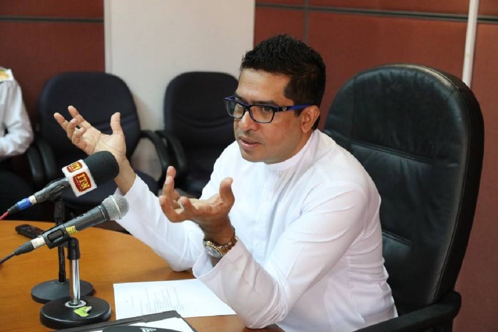 සුජීවගේ වැඩ බලන්න :  පොලිසිය BOI ගිහින් !