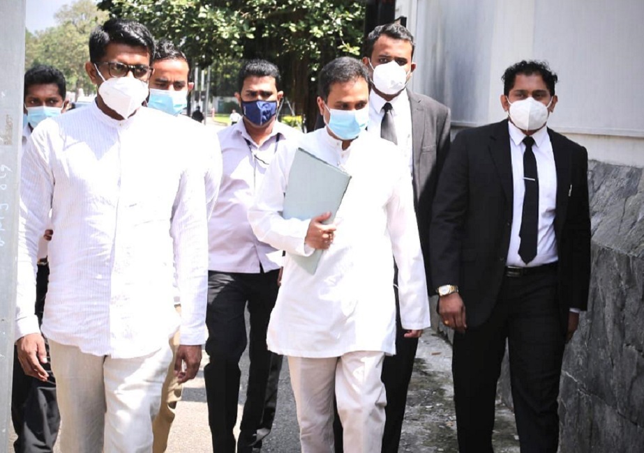 බිලියන 11ක සීනි වංවාව ගැන  අල්ලස් කොමිසමට පැමිණිල්ලක් : මයන්ත ජනපති කොමිසමකුත් ඉල්ලයි