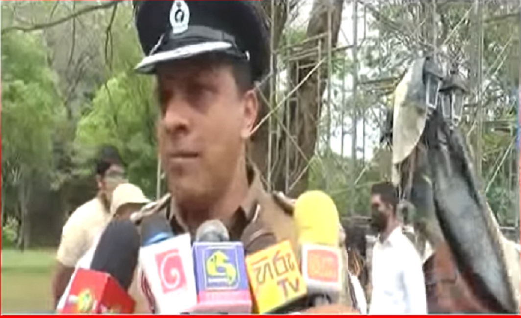 පරිසර චිත්‍ර කටවුට් කැඩු : පොලිස් ලොක්කට උසස්වීමක් ?