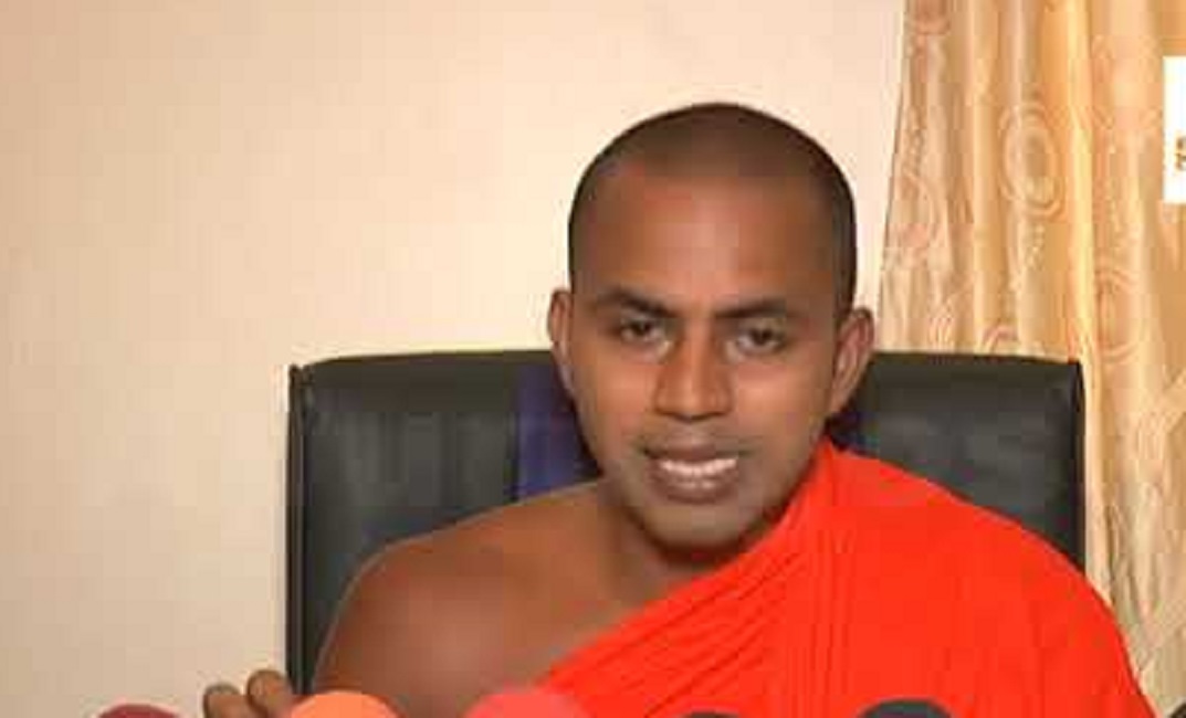 පොලිස් රථයට ගල් ප්‍රහාරයක් - ජඹුරේවෙල හිමිට පොලිස් ඇප !