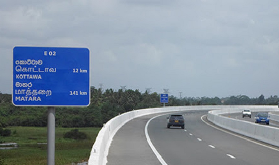 නියම රජයක් ! රජයේ අධිවේගී බස් රථයේ ප්‍රවේශපත් මගඩියක් !!