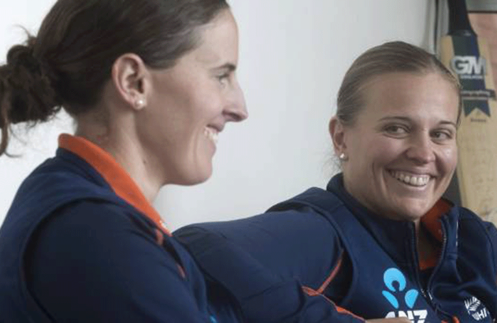 නවසීලන්ත කාන්තා ක්‍රිකට් පිළේ සමලිංගික විවාහයක් !