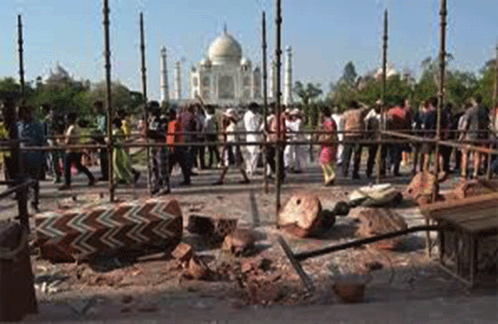 ටජ් මහලේ කොත් ගැළවෙයි