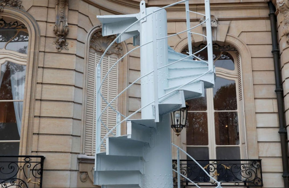 අයිපල් කුළුනේ පියගැට පෙළක් වෙන්දේසියේ විකිණේ