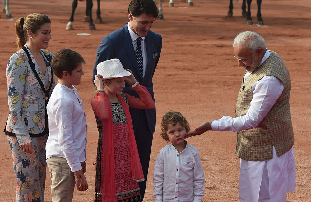 අගමැති පුතා නිසා තාත්තාගේ HIT වැඩිවෙලා