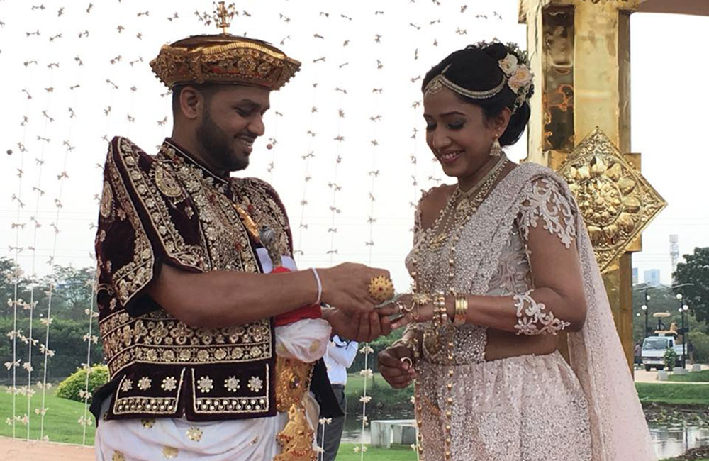 දුමින්දගේ සහෝදරයාට සුභ මංගලම් 